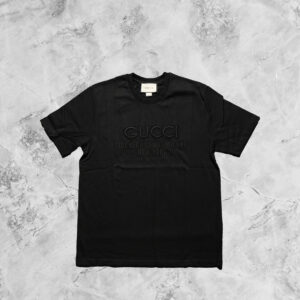 GUCCI SHORT SLEEVE T-SHIRT IN BLACK EMBROIDERED LOGO
